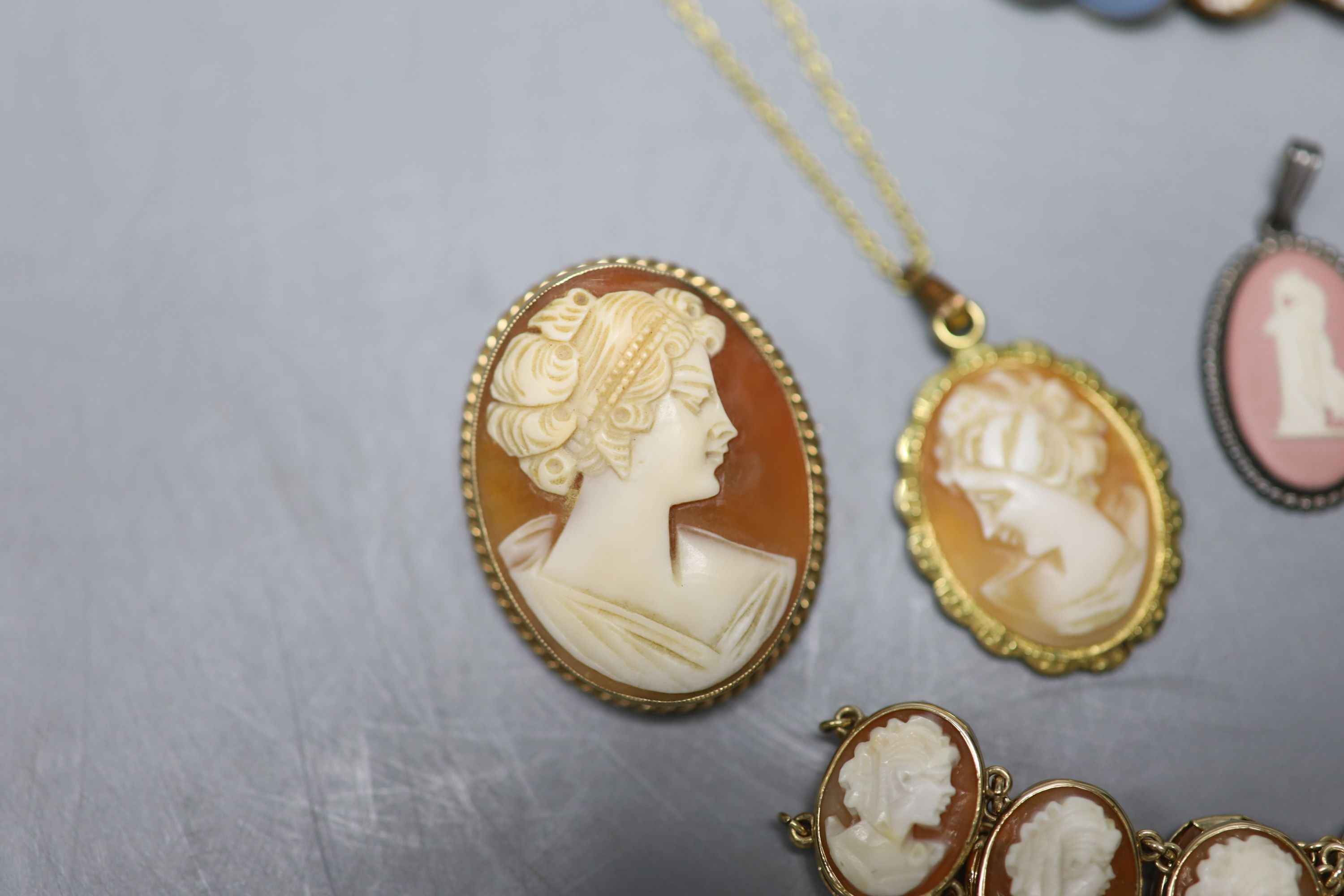 A modern 9ct gold and oval cameo shell bracelet, 16cm, two 9ct mounted cameo shell brooches, a pair of 9ct gold and cameo shell earrings and seven other items, 9ct gross 31.4 grams.